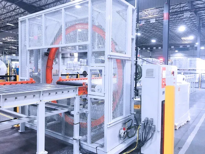 Stretch wrapping machine with pallet load